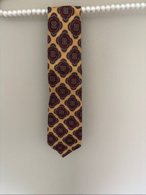Burberrys of London Vintage Gold Silk Tie with Red and Navy Medallions